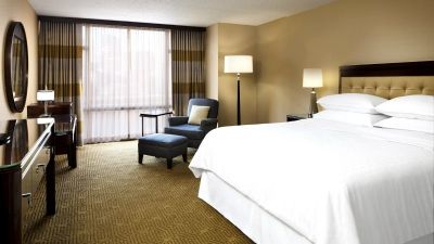 Hotel Near University Of Pittsburgh Sheraton At Sheraton Pittsburgh Hotel At Station Square Hotels Near University Of